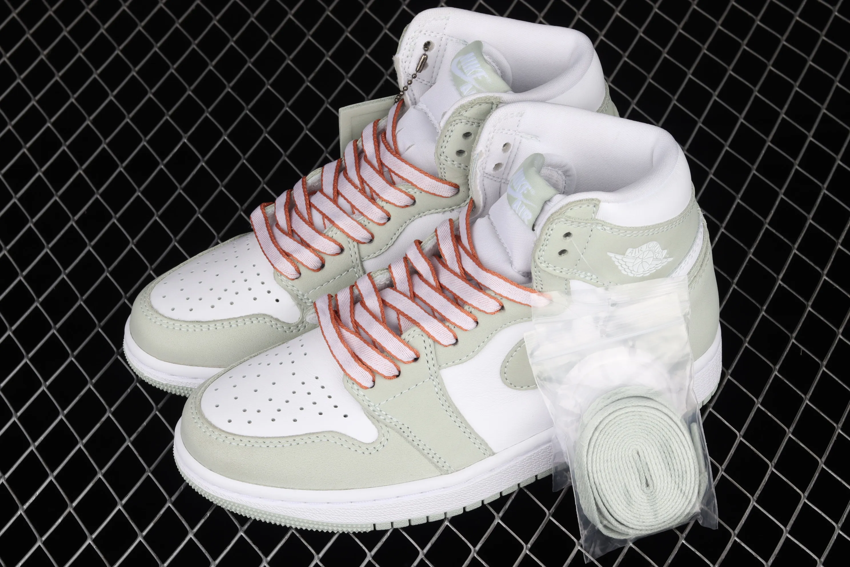 All categories Air Jordan Jordan series basketball shoes Air Jordan 1 High pure original version Air Jordan 1 Retro Hi AJ1 Joe 1 high top aqua blue CD0461-002
